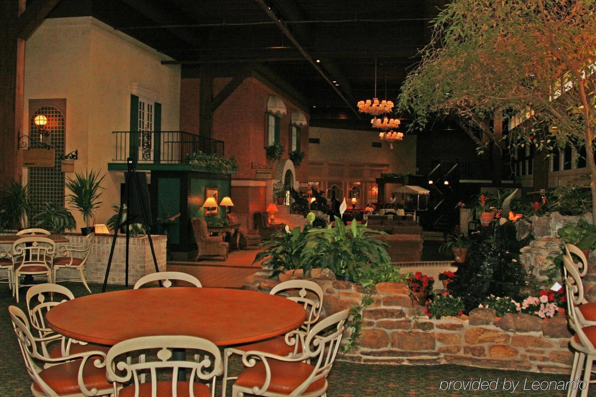 Holiday Inn Perrysburg French Quarter المظهر الداخلي الصورة